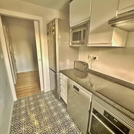 Linoleum Room With Host * Vilanova i la Geltrú